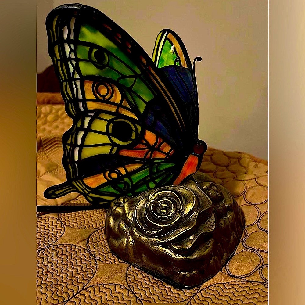 BNIB Stained Glass Butterfly Lamp 🦋 - Picture 7 of 7